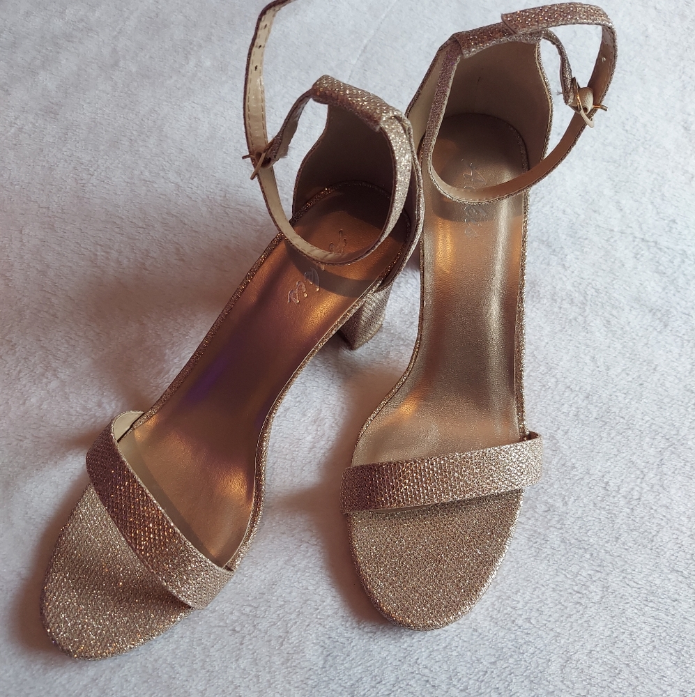 Elegant Gold Heels with Shimmering Straps